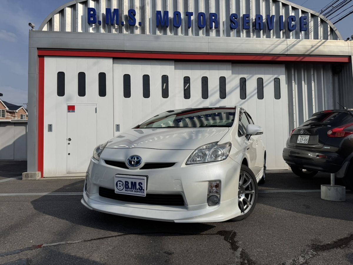 トヨタ プリウス 2016年式 株式会社　BEAMS